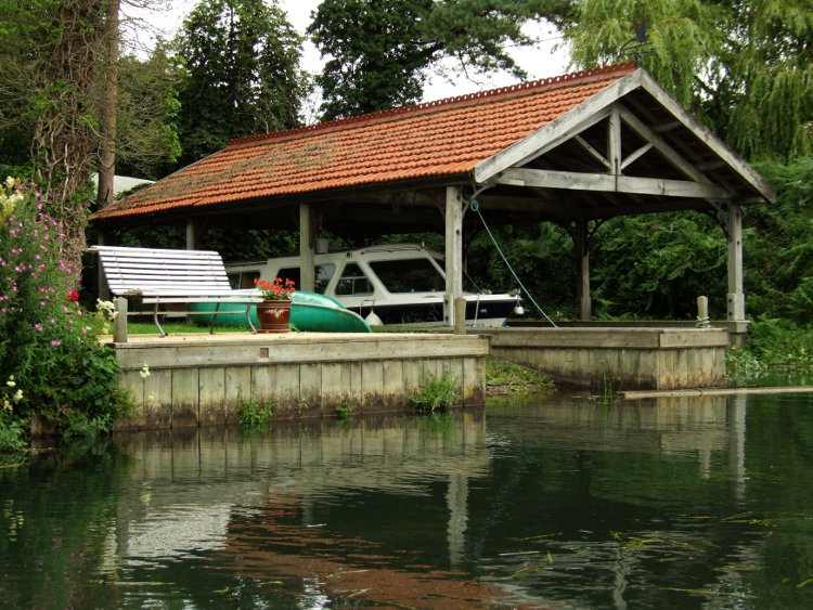 Boat House by Tonnage Bridge