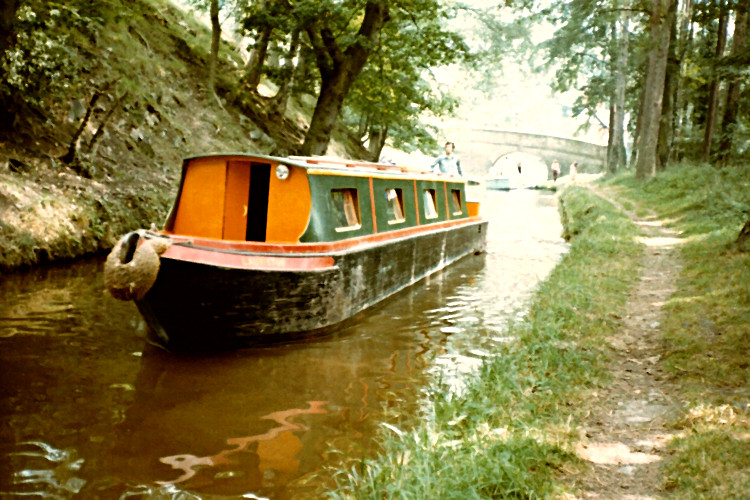 Proceding Up The Canal