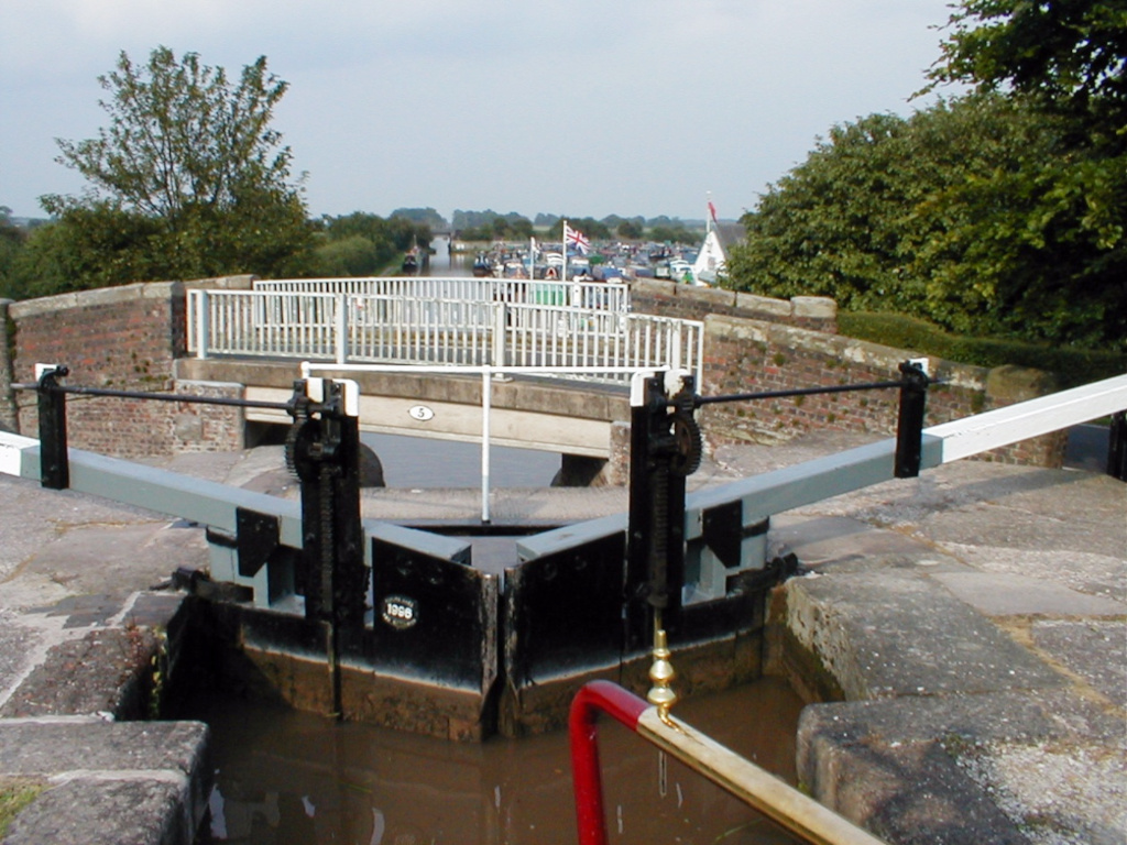 Cholmondeston Lock
