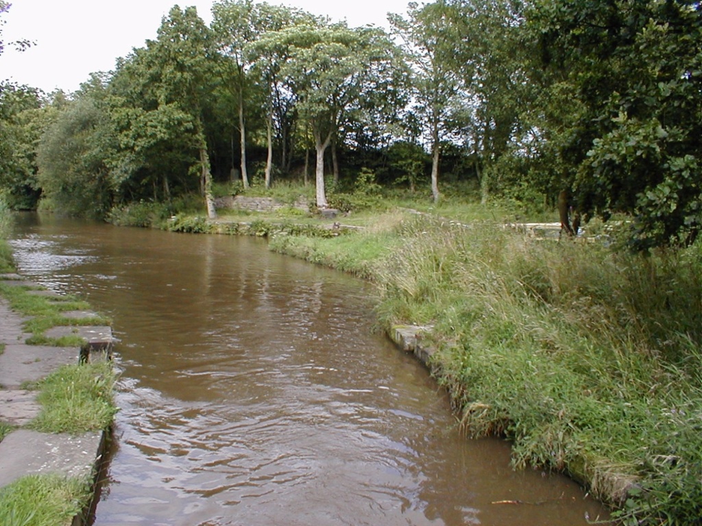 The aqueduct over the old railway line