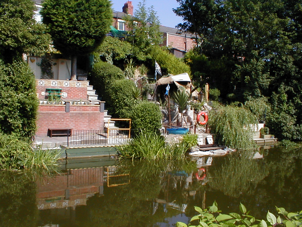 Gardens backing onto the canal