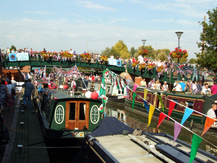 The Masses at Banbury Canal Day