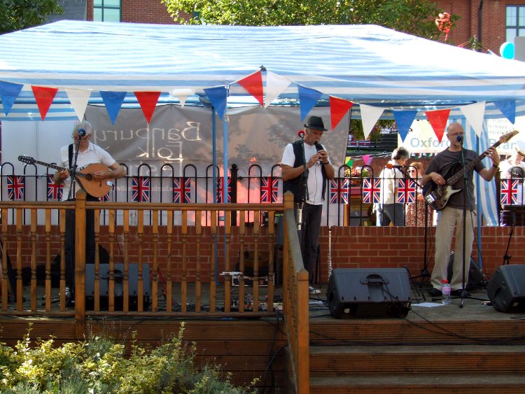 "Scarecrow" Plays at Banbury Canal Day