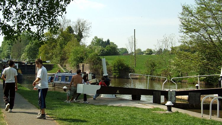 Gongoozlers on the Hatton Flight