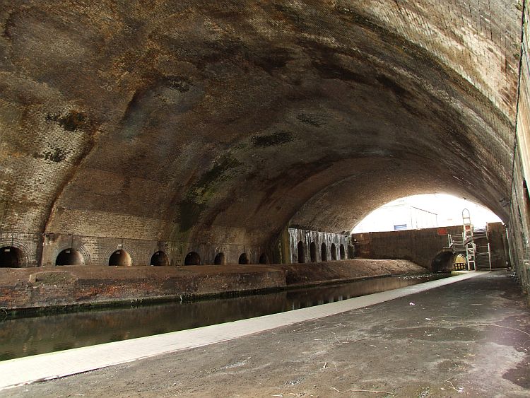 The huge brick arch of Snow Hill Rail Bridge
