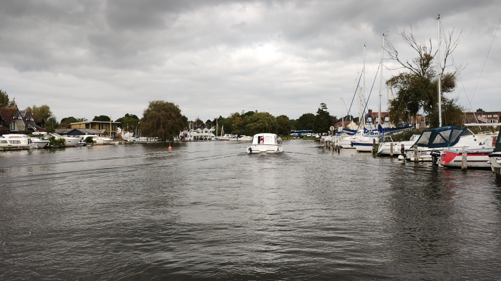 Approaching the turn at Horning