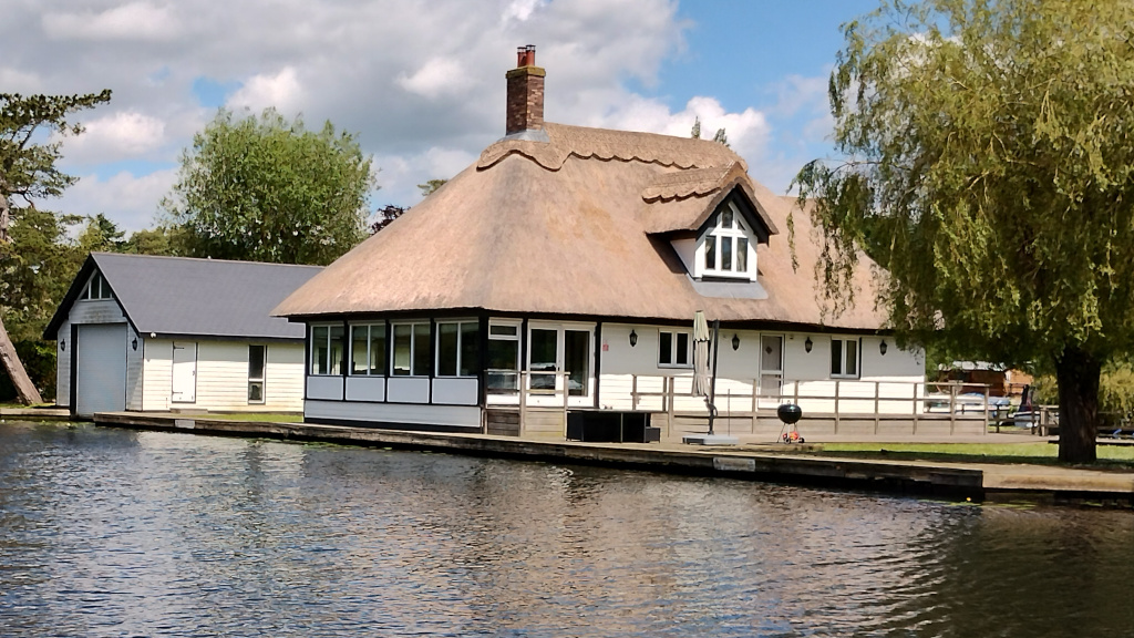 Holiday Chalet, Horning