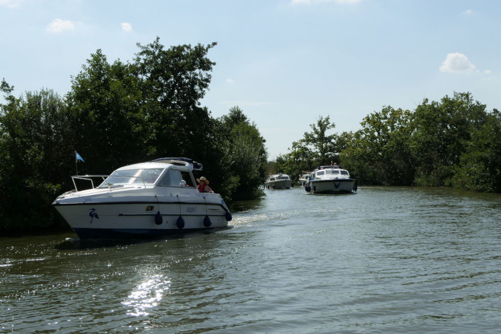 Heavy traqffic on the River